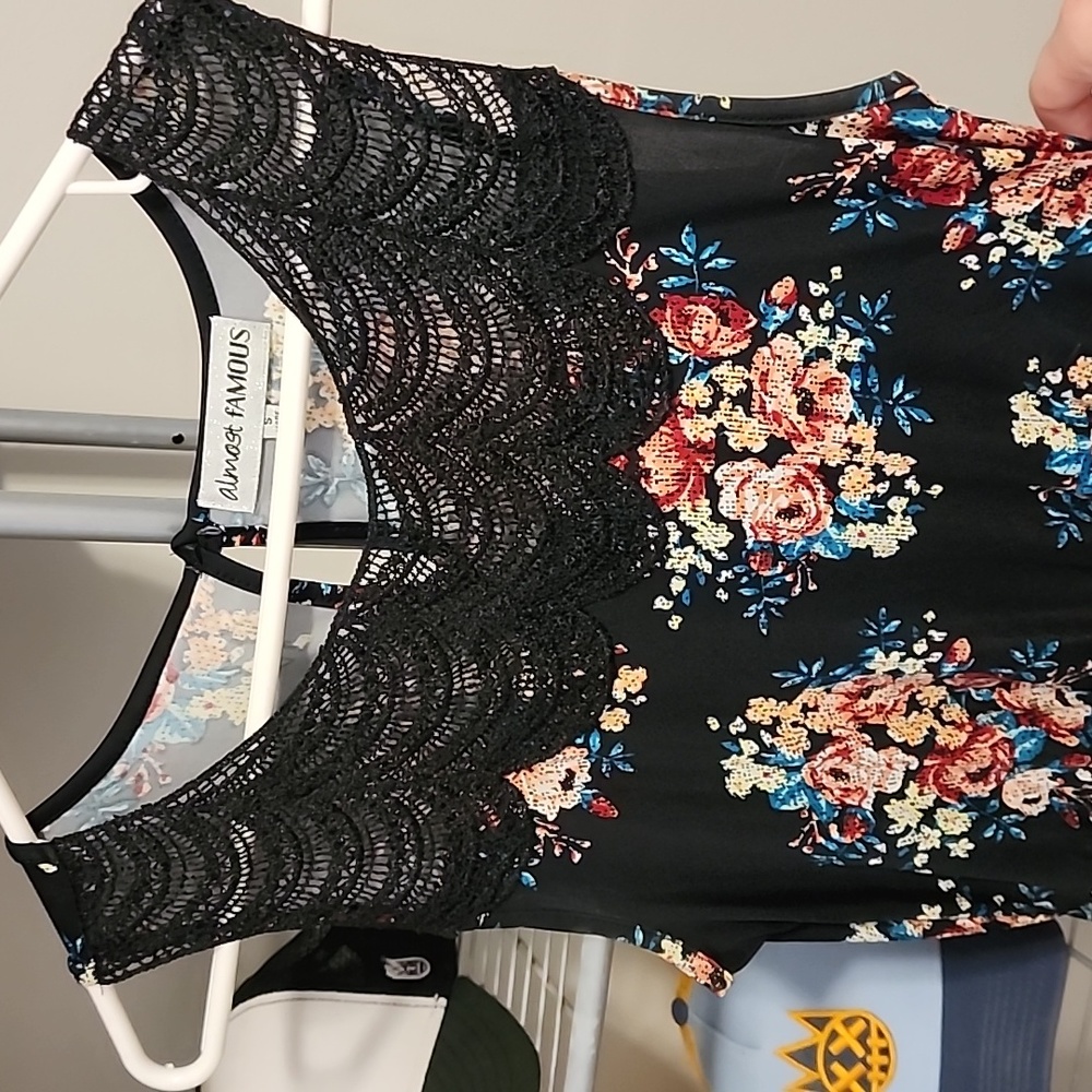 Dress - Picture 2 of 6